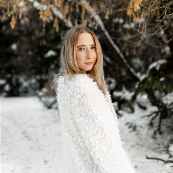 Meet your Posher, Courtney - Picture 5 of 8